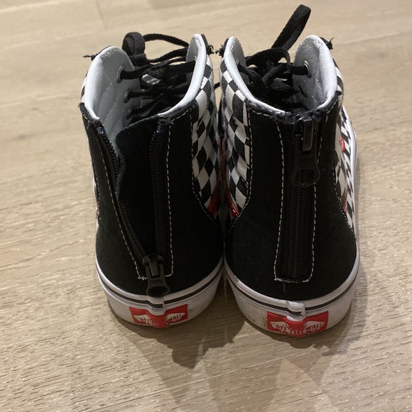 Red and black checkered high top Vans. Size US 5.5 kids. Perfect shape. - Picture 4 of 4